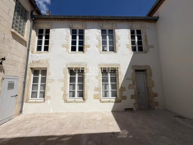 Bâtisse historique à rénover en coeur de village 278m² Saint Martin de Ré