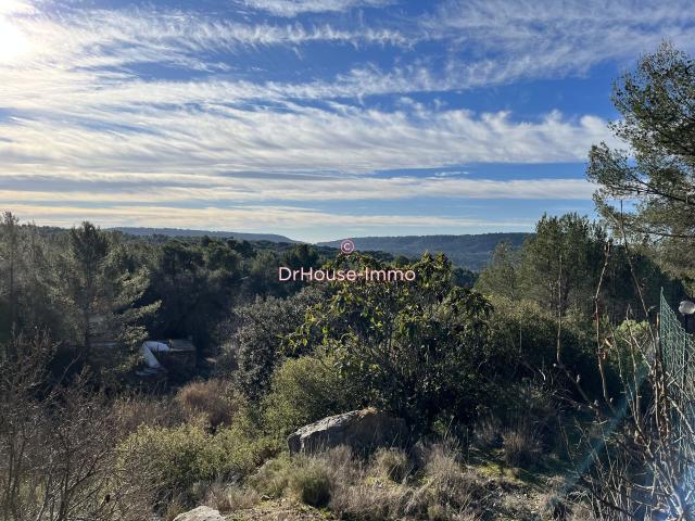 batisse provencale en pierre sur un terrain de 5000m2 en zone naturelle