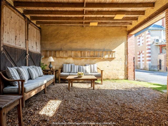 Bâtisse à fort potentiel avec jardin et dépendances