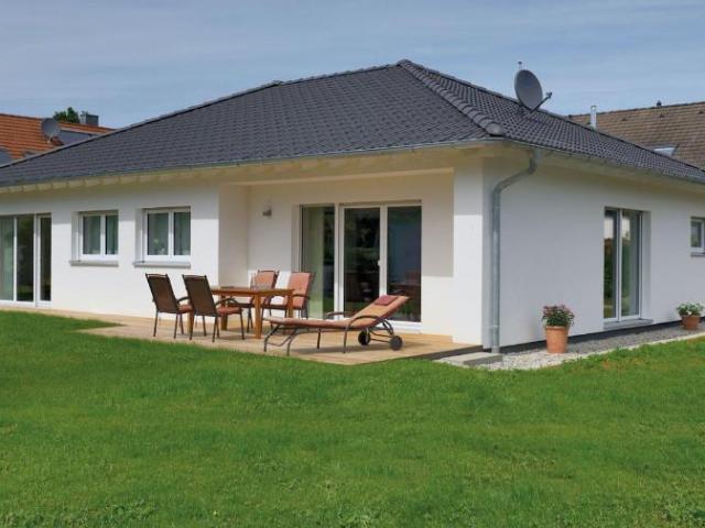 Bauen ist wieder bezahlbar mit Bauzinsen ab 1 % und einer Heidenheim Preisoffensive! Der Bungalow mit schönen Gestaltungselementen und fußläufig zum Wasser