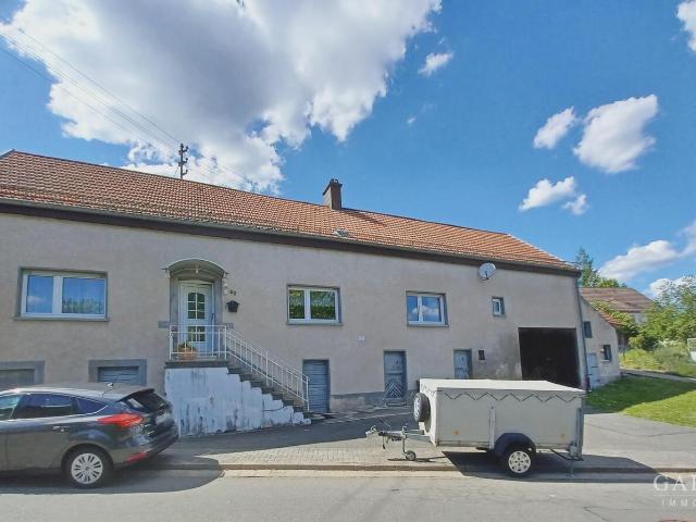 Bauernhaus mit großzügigem Grundstück, ausbaubare Tenne und möglichen Bauplatz