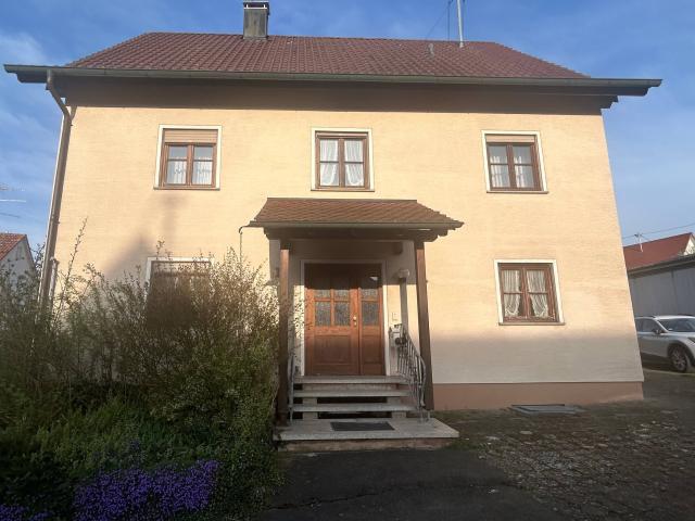 Bauernhaus mit großzügigen Nebengebäuden in Daugendorf