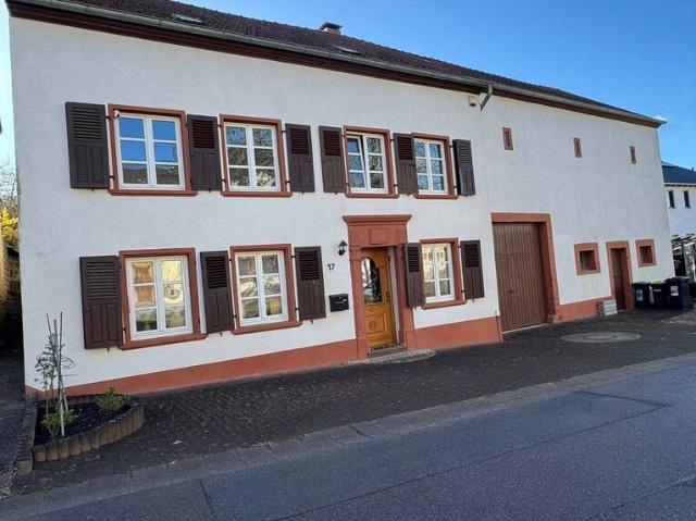 Bauernhaus mit Scheunen und viel Potenzial direkt an der Grenze L Remich