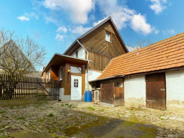 Bauernhaus auf idyllischen Grundstück als Sanierungsprojekt oder Neubau