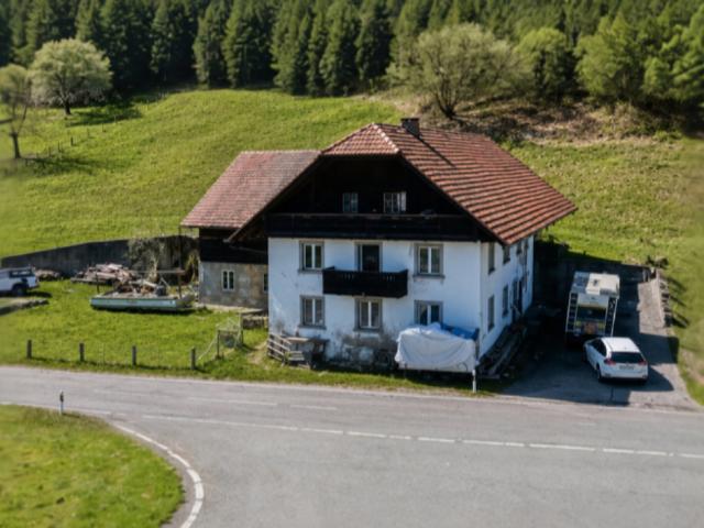 Bauernhaus in St. Ursen FR auf riesiger Parzelle von 5'152 m2