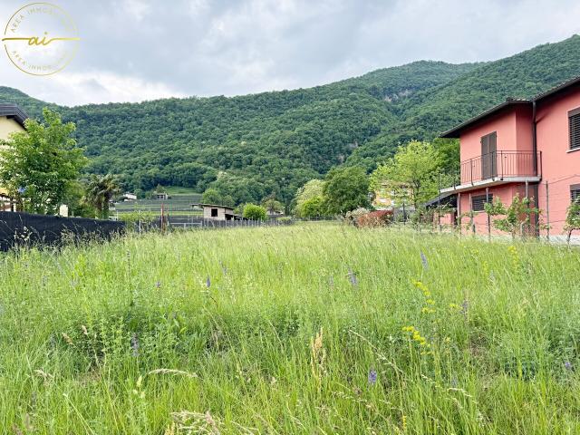 BAUGROUND IN ZENTRALER LAGE IN RIVA SAN VITALE