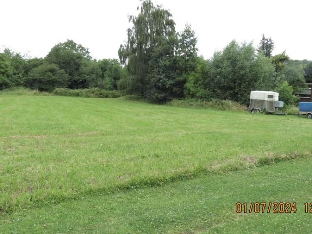 Baugrundstück mit 7.121 m² und Altbestand
