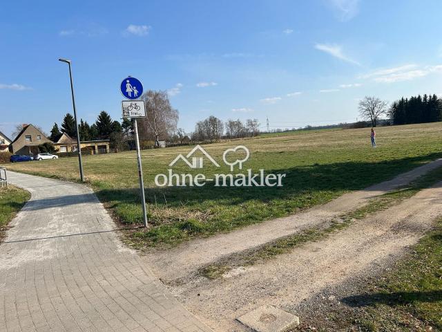 Baugrundstück mit Baugenehmigung für EFH 2 WE möglich in Luckau OT Uckro