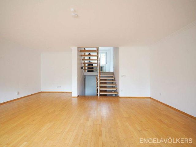 Bauhaus neu interpretiert: Großzügiges Split Level Haus auf dem Eschberg!