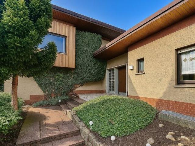 Bauhaus Einfamilienhaus mit 1.220 m² Grundstück – viel Potenzial in Groß Zimmern
