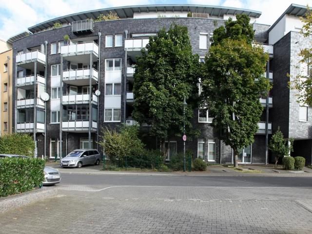 Baujahr 2004! Modernisierte 3 Zimmer Wohnung + Tiefgaragenstellplatz in ruhiger und zentraler Stadtlage von Düsseldorf