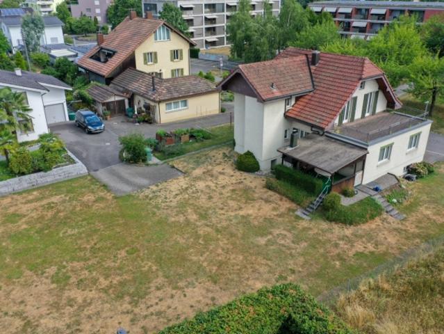 Bauland an bevorzugter Lage oder Zweifamilienhaus mit grossem Garten