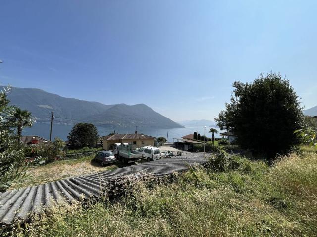 Bauland über dem Lago Maggiore