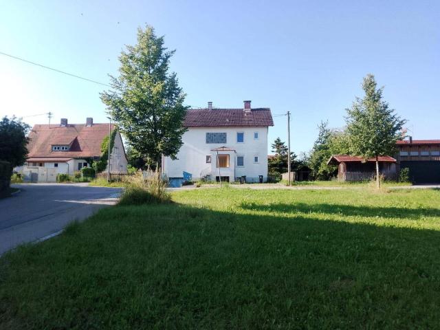 Bauplatz mit Mehrfamilien Haus