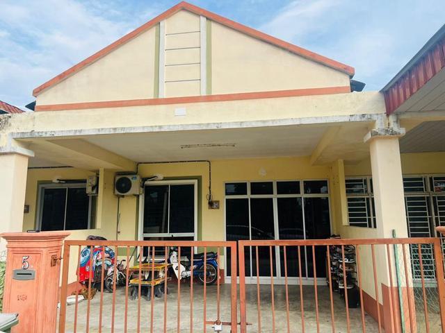 Bawah MV Teres Kos Sederhana di Taman Alor Keladi Langgar