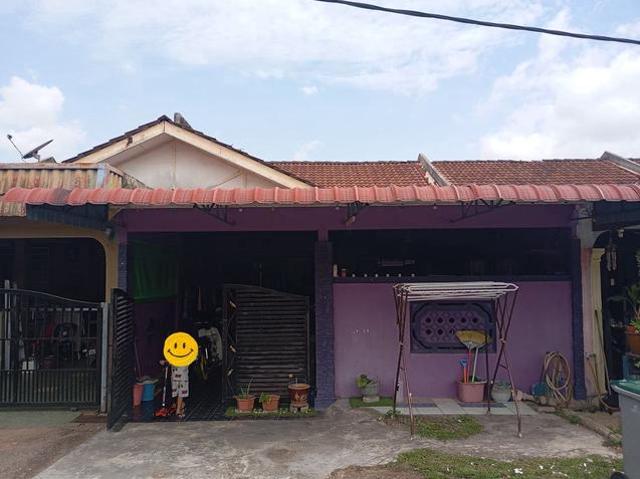 Bawah MV Teres setingkat di Taman Rambai Jaya