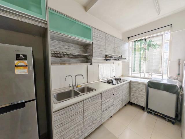 Bayu Parkville Townhouse Upper Unit for Sale