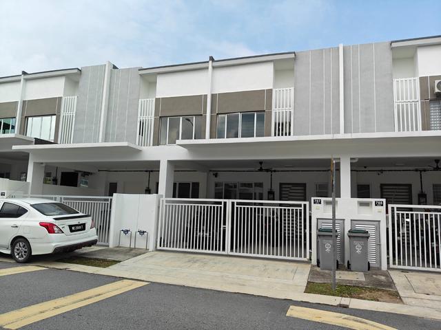 BAYU SUTERA BANDAR SRI SENDAYAN 2 Storey Terrace With Kitchen Cabinet