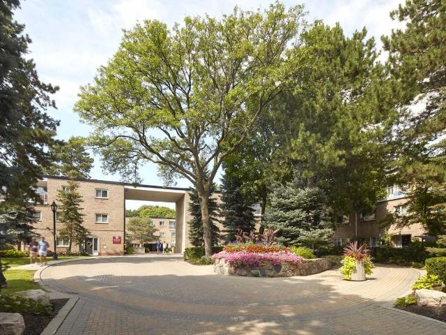 Bayview Mews 3 Bedroom Apartment for Rent at 2911 Bayview Ave, Toronto, ON M2K 1E8 Bayview Village