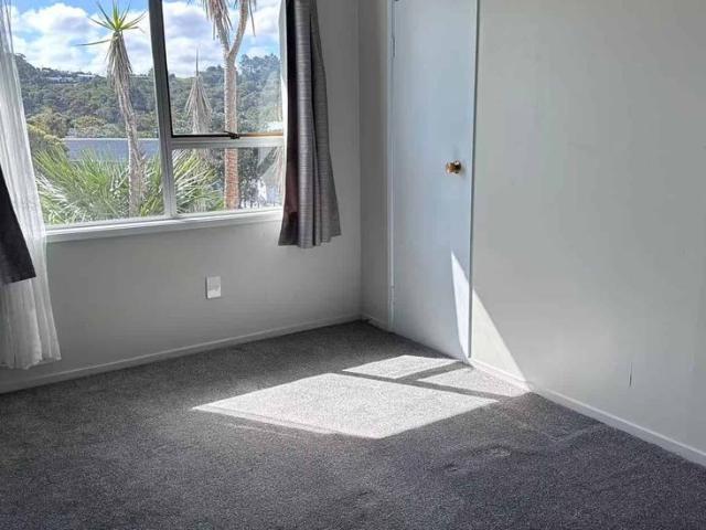 Bayview: Spacious Yard & Cozy Living