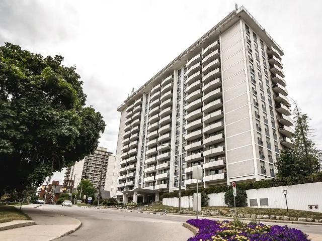 Bay 100 Apartments