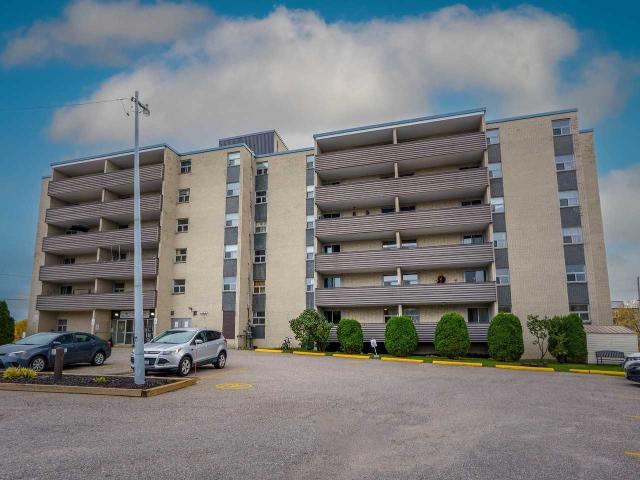 Bay Court Apartments Studio Apartment for Rent at 105 Giroux St, North Bay, ON P1B 8M7 Graniteville