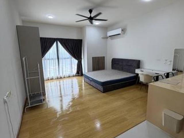 Bay Point Country Garden Danga Bay studio for Sale
