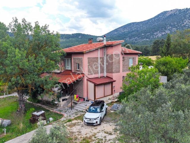 Bayatbademlerinde Müstakil Ev Ve Arsası Elektrik Yol Su Mevcut
