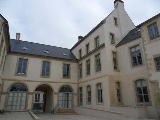 BAYEUX centre, F3 au 2eme étage lot No 6