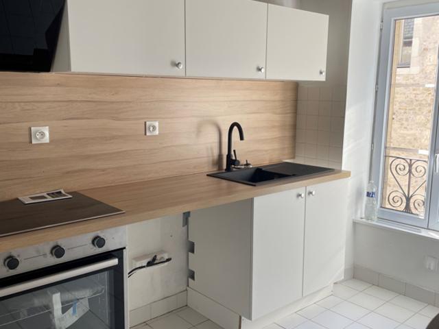 BAYEUX CENTRE, F3 1er étage en duplex, grand séjour pierres