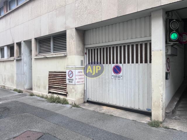 Bayonne Location Parking / Garage 64