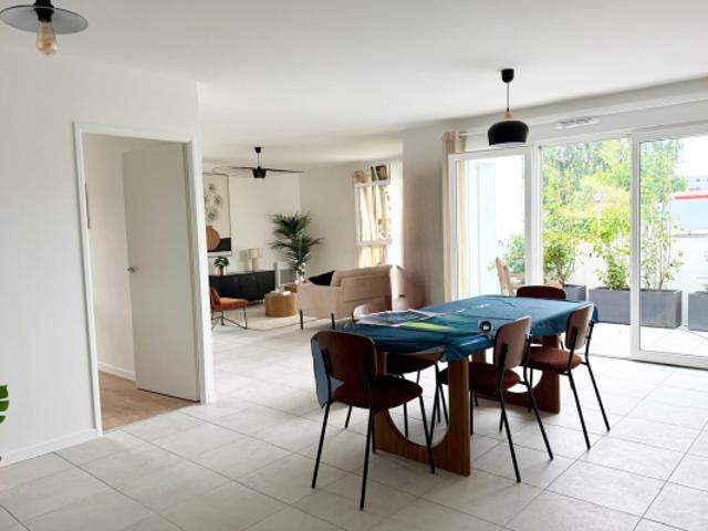 BAYONNE Superbe T4 avec terrasse de 41m2 et 2 parkings sou