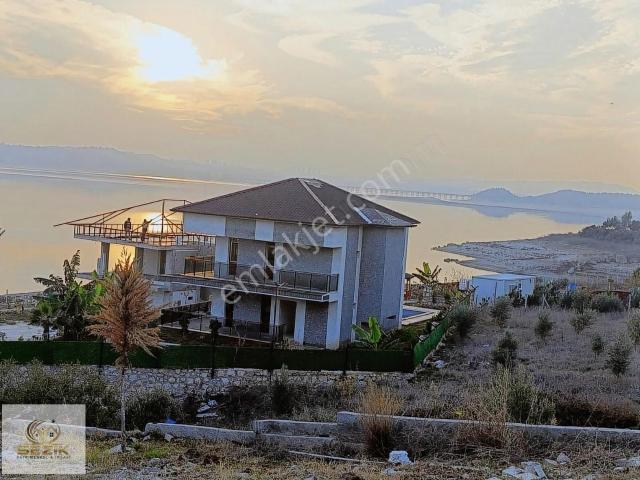 Bayram Hacılı 'da Ful Göl Manzaralı.extra Lüks Tripleks Villa.