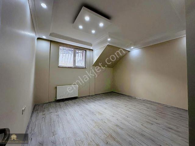 Bayrampaşa Aeg Durağı Dibinde Satılık 3+1 100 M2 Bahçe Kat