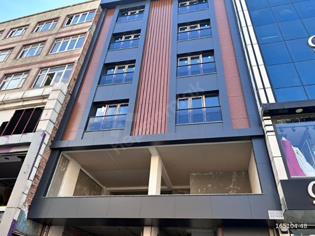 BAYRAMPAŞA DA ESKİ EDİRNE ASFALTINDA SIFIR 3 KATLI MAĞAZA DÜKKAN