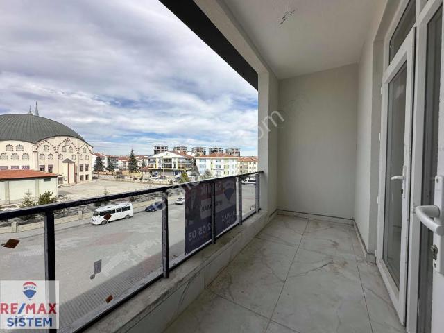 Bayraktepe Cami Karşısı 2+1 Ayrı Mutfak Geniş Satılık Daire