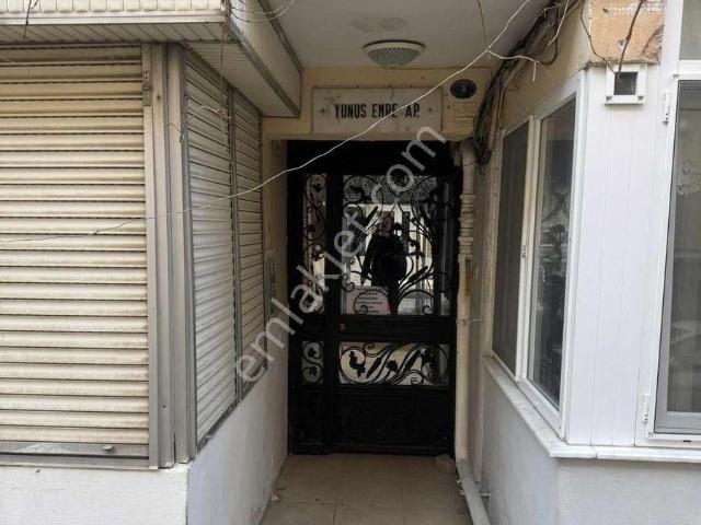 Bayraklı Mahallesi Sahile Yakın 3+1 Satılık Daire