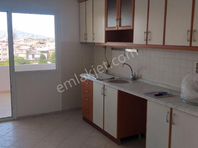 Bayraklı Manavkuyu Mah. Başarı Binyıl Sitesinde 150 M Kiralık Daire doğalgaz Kombili