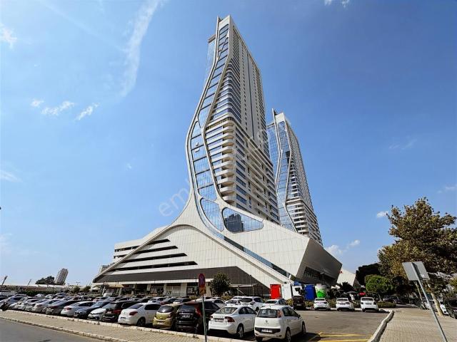 Bayraklı Manas Blv Folkart Tower's Karşısı Geniş Ofis