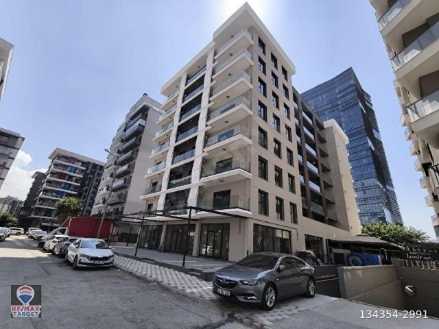 Bayraklı Marka Premium'da Satılık 1+1 Sıfır Daire