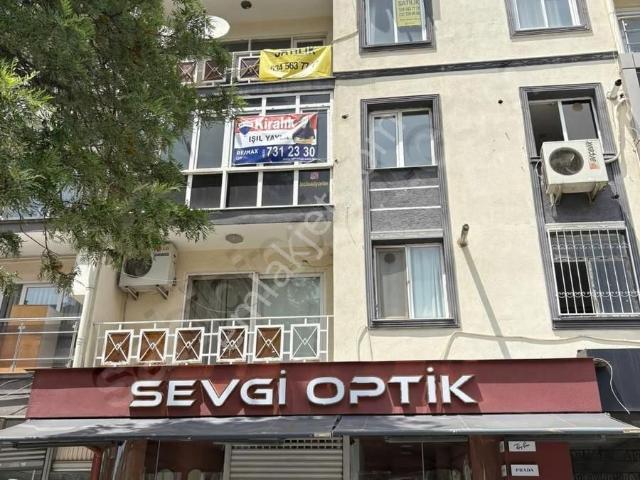 Bayraklı'nın Prestijli Ve Merkezi Konumunda 3+1 Kiralık Daire