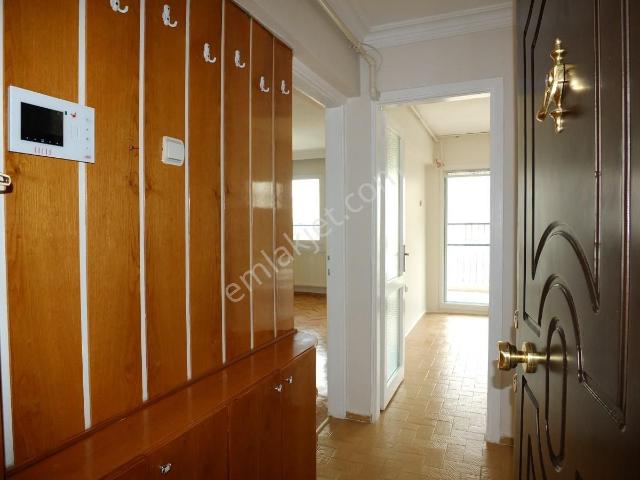 Bayraklı Özkanlarda Site İçinde Doğalgaz Kombili 3+1 Daire