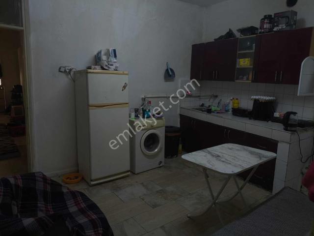 Bayraklı Çay Mah Sera Unlu Mamülleri Sokağı Kiralık 1+1 Daire