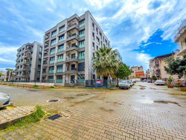 Bayraklı Adalet Mahallesi Merkezi Konum Sitede Satılık 2+1 Daire