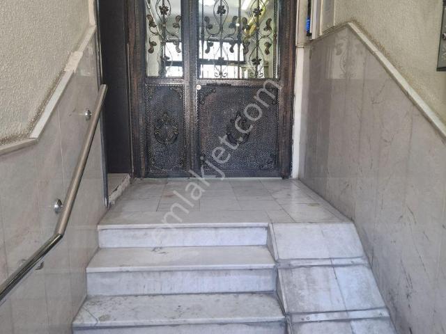 Bayraklı Kiralık Daire Cadde