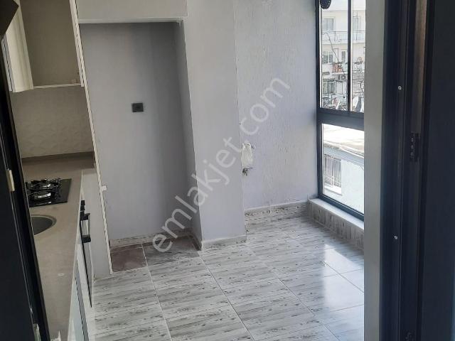 Bayraklı Refik Şevket İnce Mah Geniş 1+1 Kiralık Daire