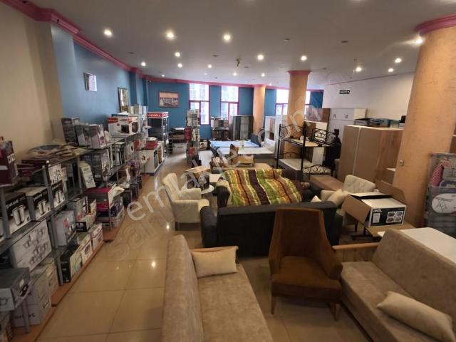 Bayraklı Refik Şevket İnce'de Kiralık 270 M² Dükkan