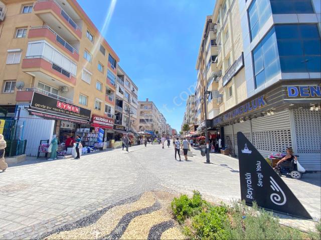 Bayraklı Sevgi Yolu Çarşısında İzban Yakını 3+1 Satılık Daire