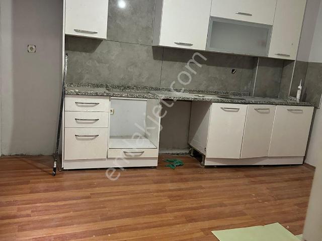 Bayraklı Sevgi Yolu Yakını Merkezi Konumda Full Tadilatlı 2+1 Kiralık Daire