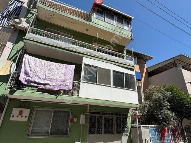 Bayraklı Smyrna Meydanı Yakını 2+1 Eşyalı D.gazlı Teras Kat